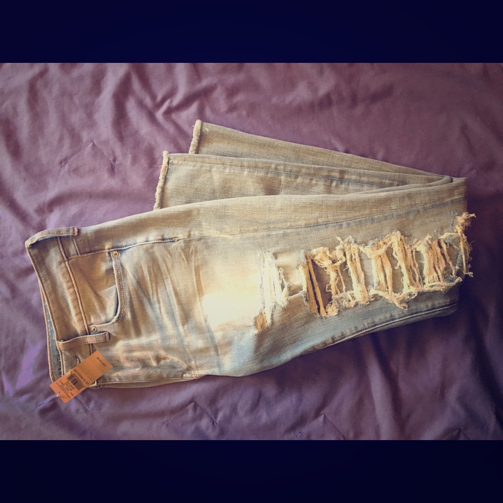 Light-wash American Eagle jeans!